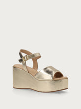 Sandali in pelle laminata con zeppa - Platino | FRAU