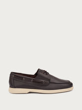 Leather boat shoes - Ebony | FRAU