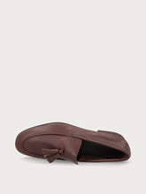 Mocassino destrutturato in pelle con nappine - Castagno | FRAU