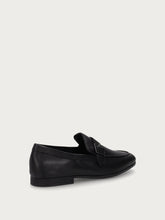 Deconstructed leather loafers with buckle - Black | FRAU