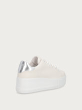 Plateau-Sneaker aus Leder - Weißsilber | FRAU