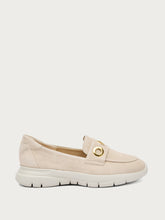 Extraleichter Slip-On aus Veloursleder mit Ösen - Ecru | FRAU