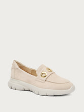 Extraleichter Slip-On aus Veloursleder mit Ösen - Ecru | FRAU