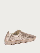 Slip-On aus laminiertem gelasertem Leder - Platin | FRAU