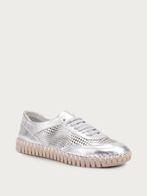 Sneaker aus gelasertem laminiertem Leder - Silber | FRAU