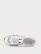 Sneaker aus gelasertem laminiertem Leder - Silber | FRAU