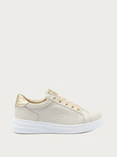ComfortTech-Sneaker aus gestanztem Nubukleder - Creme | FRAU