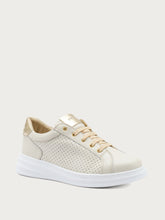 ComfortTech-Sneaker aus gestanztem Nubukleder - Creme | FRAU