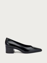 Almond-Cut pumps in shiny creased-effect leather - Black | FRAU