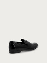 Elegant polished leather loafers - Black | FRAU
