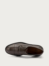 Distressed-effect leather Oxfords - Antique Brown | FRAU
