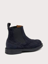 Brit-style Chelsea boots in antiqued suede - Blue | FRAU