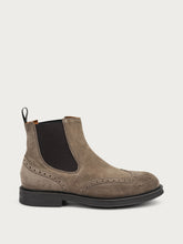 Brit-style Chelsea boots in antiqued suede - Mink | FRAU