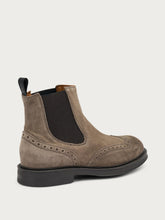 Brit-style Chelsea boots in antiqued suede - Mink | FRAU