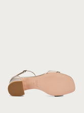 Sandale aus laminiertem Leder mit Absatz - Bronze | FRAU