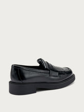 Creased leather loafers with fringing - Black | FRAU