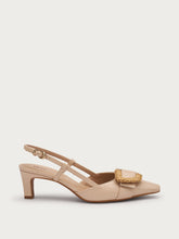 Slingback in pelle con accessorio - Crema | FRAU