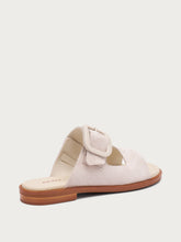 Pantoletten aus Veloursleder mit Schnalle in abgestimmter Farbe - Sirup | FRAU