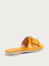 Patent leather sliders - Apricot | FRAU