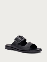 Pantoletten aus Leder mit Schnalle in abgestimmter Farbe - Schwarz | FRAU