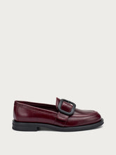 Creased polished leather loafers with buckle - Bordeaux | FRAU