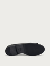 Creased polished leather loafers with tassels - Black | FRAU