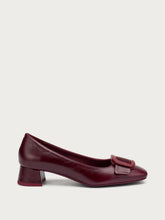 Creased-effect leather pumps with buckle - Bordeaux | FRAU