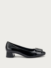 Creased-effect leather pumps with buckle - Black | FRAU