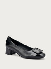 Creased-effect leather pumps with buckle - Black | FRAU