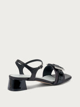 Sandalo con maxi fibbia - Nero | FRAU