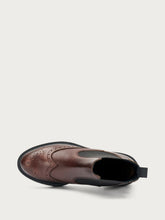 Leather Chelsea boots with wing-tip design - Coffee | FRAU