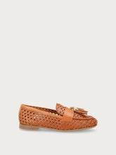 Mocassino in pelle intrecciata con nappine - Cognac | FRAU