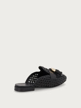 Sabot in pelle intrecciata con nappine - Nero | FRAU