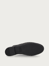 Sabot in pelle intrecciata con nappine - Nero | FRAU