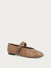 Beige vintage leather ballet flats with strap - Safari | FRAU