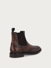 Beatle-Boots im Schwalbenschwanz-Design aus aerografiertem Leder in Braun - Walnuss | FRAU