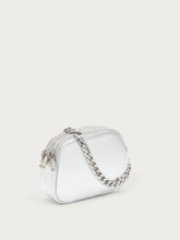 Tasche aus laminiertem Leder mit Kette - Silber | FRAU