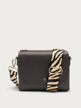 Leather flap bag with animal-print strap - Chocolate | FRAU