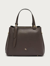 Handbag media in pelle bottalata - Chocolat | FRAU