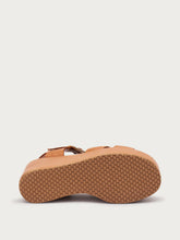 Gladiatorsandalen aus Leder mit Keilabsatz - Nussbaum | FRAU