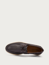 Leather boat shoes - Ebony | FRAU