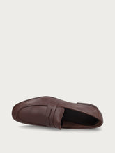 Deconstructed leather loafers - Chestnut | FRAU
