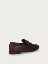 Deconstructed leather loafers with buckle - Chestnut | FRAU