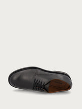 Stringata in pelle con suola a contrasto - Nero | FRAU