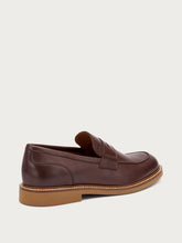 Leather loafers with contrasting outsole - Chestnut | FRAU