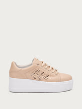 Plateau-Sneaker mit gelaserten Perforationen - Nude | FRAU