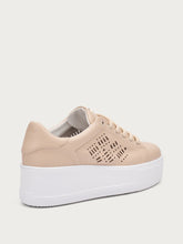 Plateau-Sneaker mit gelaserten Perforationen - Nude | FRAU