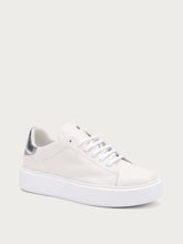 Sneaker mit Details aus laminiertem Leder - KREIDEsilber | FRAU