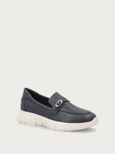 Extraleichter Slip-On aus Leder mit kleiner Zierschnalle - Blau | FRAU