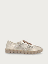 Sneaker aus gelasertem laminiertem Leder - Platin | FRAU